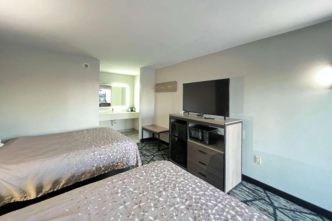 Super 8 By Wyndham Sulphur South Εξωτερικό φωτογραφία